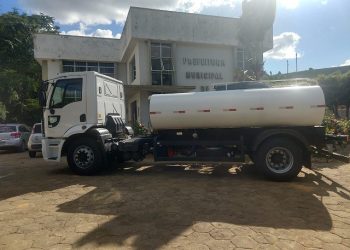 Prefeitura de Rio Bananal recebe novo caminhão pipa