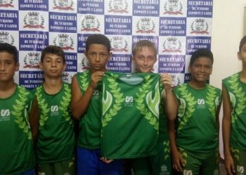 Alunos do Projeto Campeões de Futuro de Rio Bananal recebem novos uniformes