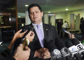 Alcolumbre prevê aprovar Previdência no Senado antes de julho se Câmara votar até abril