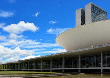 Reforma da Previdência deve igualar regra de aposentadoria de políticos