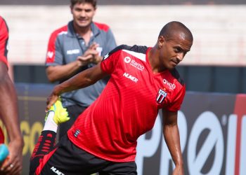 Alvo de racismo, Serginho diz que situação é “corriqueira” em estádios na Bolívia