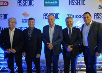Governador participa da posse de novos dirigentes de associação empresarial em Colatina