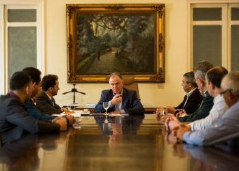 Casagrande recebe vereadores de Linhares no Palácio Anchieta