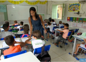 Exemplo de força e dedicação, professora é “faz tudo” em escola de Sooretama