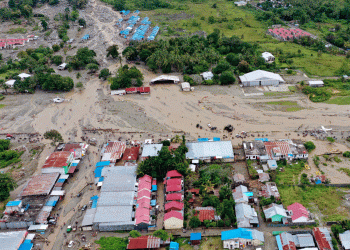 Vai a 89 o nº de mortos em inundações na Indonésia; buscas por desaparecidos continuam