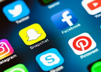É #FAKE que Facebook, Instagram e WhatsApp foram bloqueados por tempo indeterminado em razão de ataque em Suzano