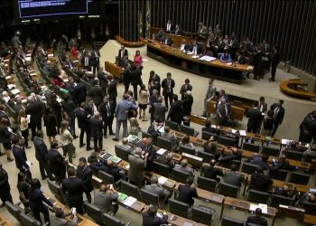 CCJ da Câmara pode discutir Previdência nesta segunda-feira; ‘Centrão’ quer adiar debate