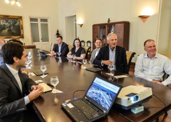 Governador se reúne com diretores da concessionária do Aeroporto de Vitória
