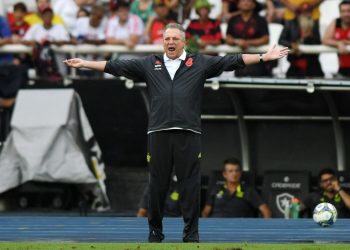 Abel elogia Flamengo após vitória no 1º jogo da final, mas freia euforia: ”Não conquistamos nada”