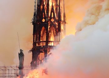 Incêndio atinge a Catedral de Notre-Dame, em Paris
