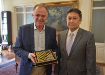 Embaixador do Cazaquistão visita governador do Espírito Santo