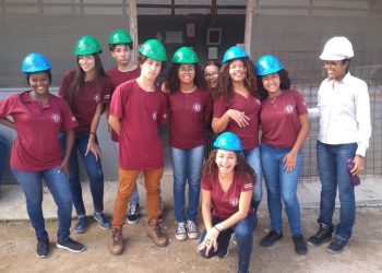 Aulas práticas preparam alunos de cursos técnicos para o mercado de trabalho