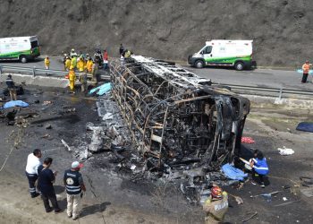 Colisão entre caminhão e ônibus de católicos mata 21 no México