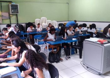 Tecnologia prepara alunos de Ensino Fundamental para redação do Enem