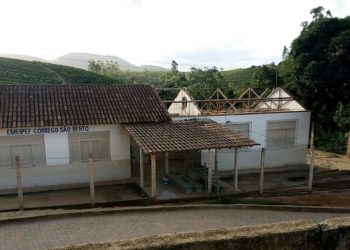 Prefeitura de Rio Bananal Inicia reforma em escola do córrego São Bento