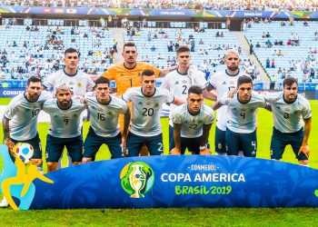 Análise: Argentina melhora, mas só camisa pesada e Messi não serão suficientes para o título