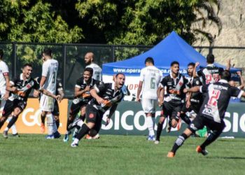 Vasco vira o jogo sobre o Fluminense e deixa Tricolor à beira do Z-4