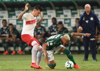 Palmeiras abre vantagem contra o Inter, mas peca ao não aproveitar os contra-ataques