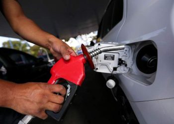 Preço da gasolina segue em queda no Espírito Santo, diz ANP