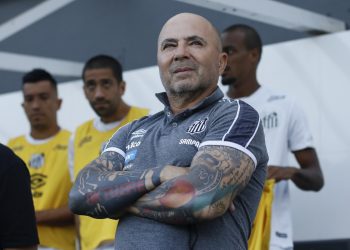 Santos, com dedo de Sampaoli, vira líder com solidez e competitividade