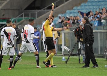 Após polêmica com VAR, Vasco vai entrar com pedido para impugnar derrota para o Grêmio