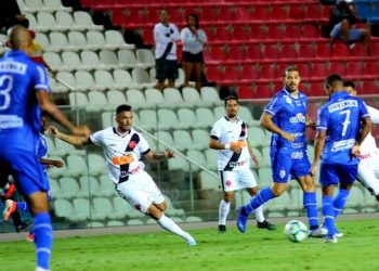Com polêmica no fim, Vasco e CSA empatam sem gols em Cariacica