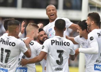 Santos goleia o Goiás, vence a sétima seguida e mantém ponta do Brasileiro