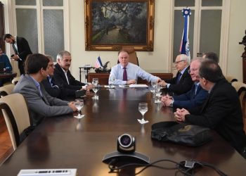 Casagrande recebe diretoria do Grupo Café Cacique, empresa de café que será instalada em Linhares