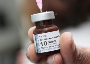 Estado amplia vacinação contra o sarampo para crianças de 6 a 11 meses que forem viajar