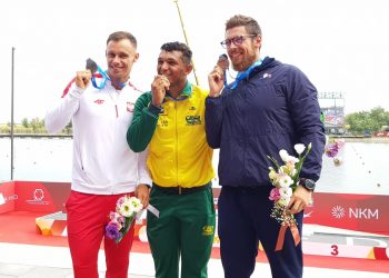 Campeão Mundial: Isaquias Queiroz ignora cansaço, atropela rivais com sobras e é campeão mundial no C1 1000