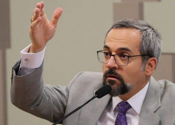 Maioria das universidades federais rejeita plano do MEC
