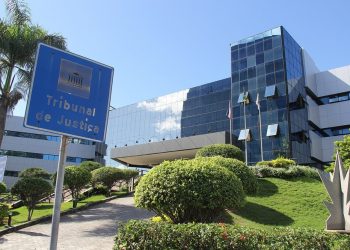 Idosa é indenizada por esperar mais de 2h em fila de banco no ES