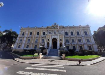 Com cortes federais, governo do ES anuncia R$ 79 milhões em bolsas para pesquisas, TCC, mestrado e doutorado