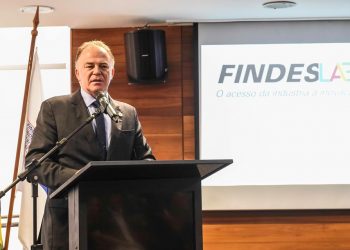 Governador Casagrande participa do lançamento do FindesLab