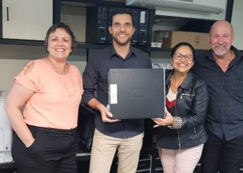 Secont doa computadores a centros de atendimento a estudantes da Educação Especial