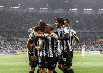 Atacante Chará lamenta eliminação do Atlético-MG, mas exalta: ‘Temos de levantar a cabeça’