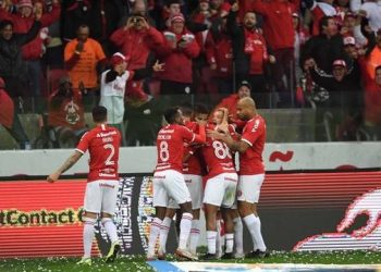 Com dois de Guerrero, Inter volta a vencer o Cruzeiro e vai à final da Copa do Brasil