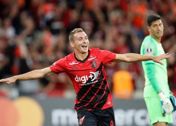 Athletico devolve placar, bate Grêmio nos pênaltis e vai à final da Copa do Brasil