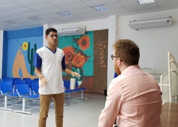 Secretário de Educação visita escolas da Serra e conversa com diretores