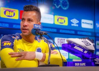 Herói de empate em Curitiba, goleiro Fábio exalta ‘entrega total’ do Cruzeiro