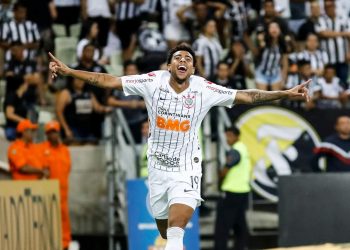 Corinthians derrota o Ceará, ajuda o Cruzeiro e garante vaga na Libertadores