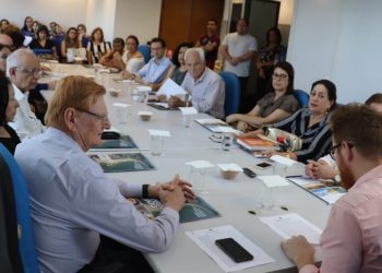 Novos membros do Conselho Estadual de Educação tomam posse durante cerimônia em Vitória