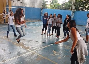 Professores resgatam gosto por brincadeiras antigas nas aulas de Educação Física