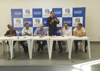 Sesport assina convênio para reforma de quadra de bairro de Vitória