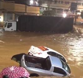 Chuva no sul do ES: carros levados por correnteza, móveis perdidos, casas destruídas e rua que virou ‘rio’