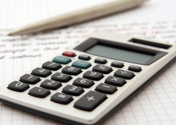 48% dos brasileiros não controlam o próprio orçamento, revela pesquisa CNDL/SPC Brasil