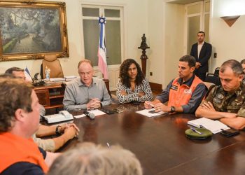 Governador anuncia medidas para reestruturação dos municípios afetados pelas chuvas no sul do Estado