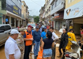 Governador visita locais afetados pelas chuvas na região sul