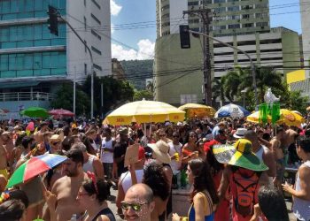 Confira a programação dos blocos de rua que desfilam na Grande Vitória!