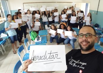 Alunos de Baixo Guandu são acolhidos com música e dinâmica sobre novo ano letivo